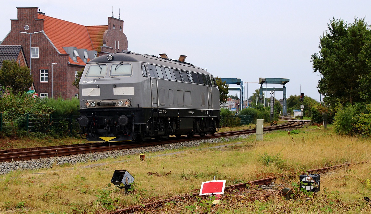 Gute Fahrt !! NESA 218 468 verlässt Husum wieder Richtung Süden nachdem sie am Vortag einen Schweerbau Schleifzug gebracht hatte. Husum 08.09.2022