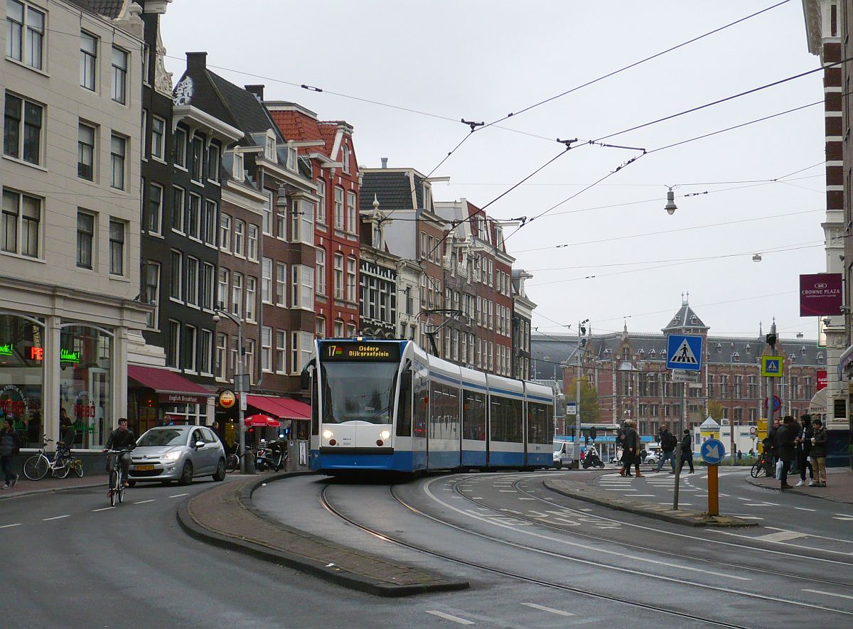 GVBA TW 2027 Martelaarsgracht, Amsterdam 19-11-2014.

GVBA tram 2027 Martelaarsgracht, Amsterdam 19-11-2014.