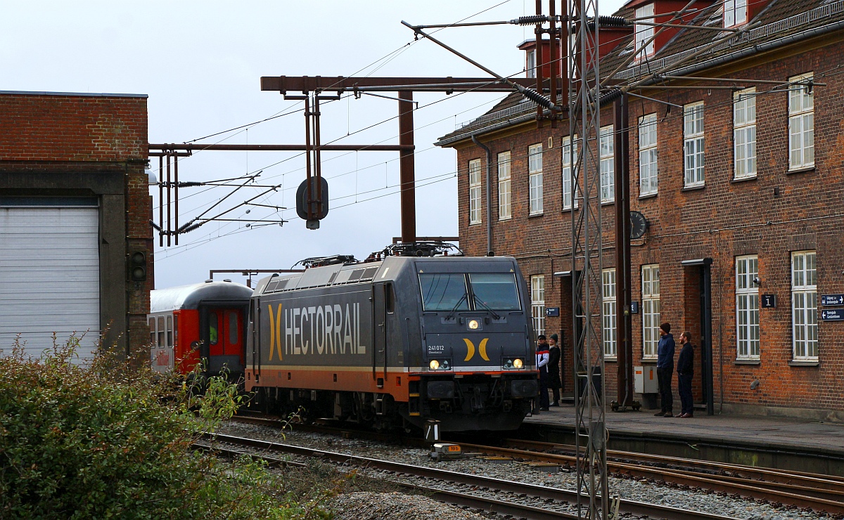 HCR 241.012-2  Chewbacca  übernimmt den D 304 für die Weiterfahrt nach Malmö Central. Pattburg/DK 29.01.2023