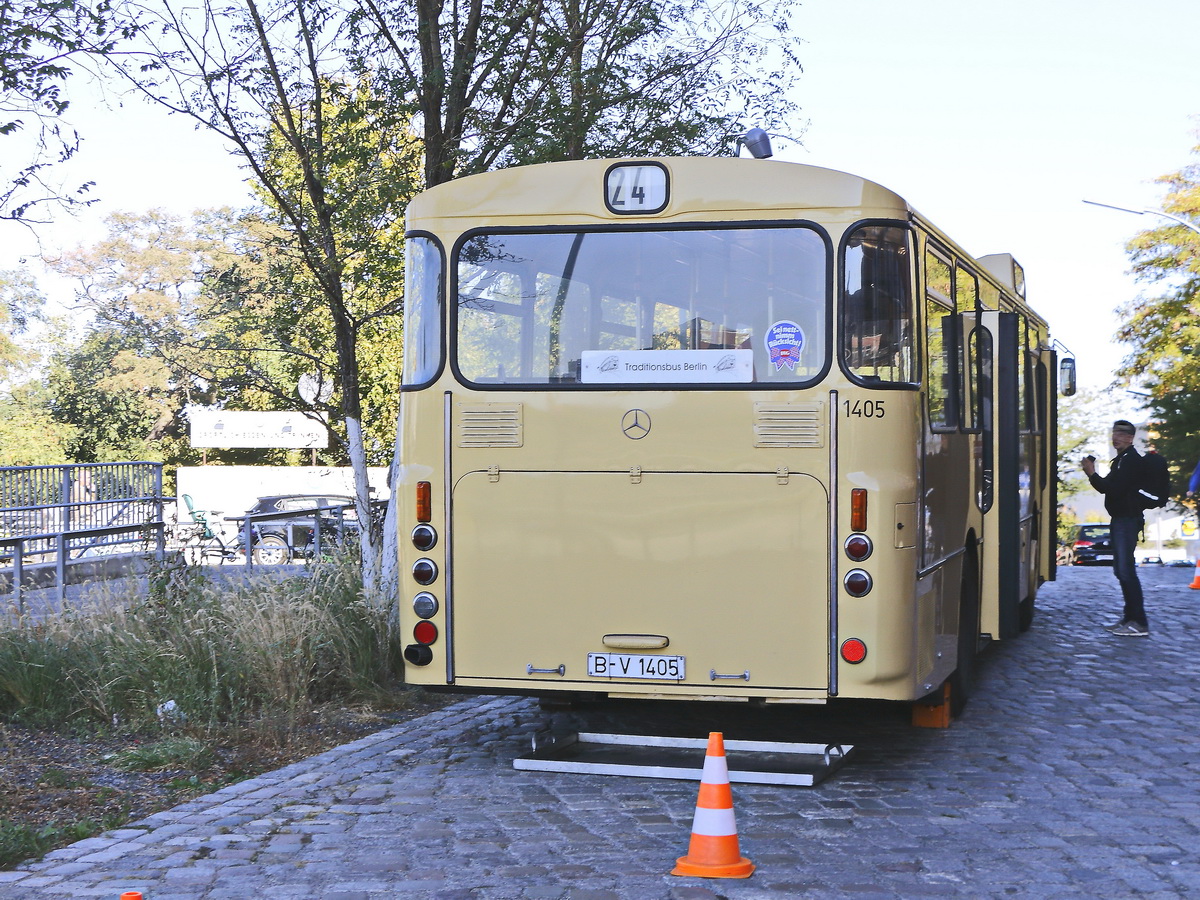 Heckpartie des O 305 am 30. September 2018. vor der Monumentenhalle in Berlin Kreuzberg.