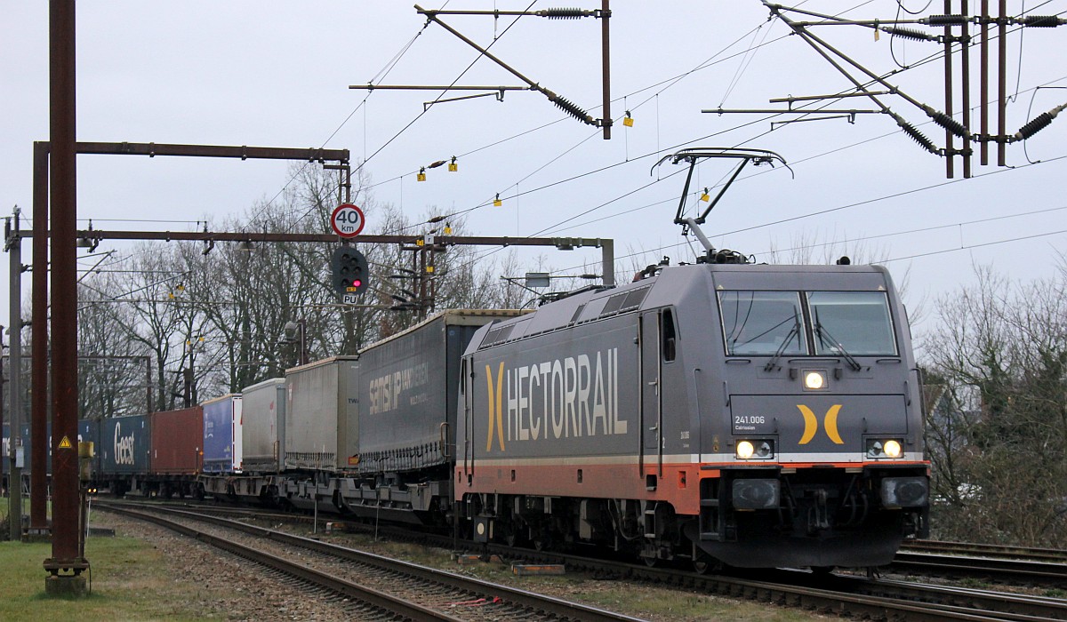 Hector 241.006-4  Calrissian  hat mit einem KLV Einfahrt in Pattburg. 02.03.2019 