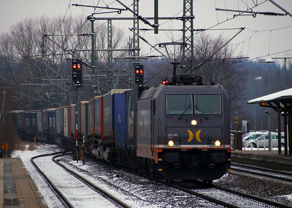 Hectorrail 241.001-5  Kenobi (Unt/MGW/25.10.12)hat ihren KLV fest am Haken und rauscht hier durch Schleswig. 22.01.2014