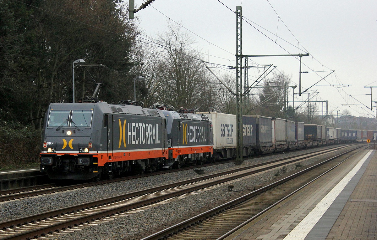 Hectorrail 241.012  Chewbacca  hat den neuen Hector Vectron 243.001 (9280 6193 923-0 D-HCTOR, zugelassen nur in S und D) inkl. dem 42710 am Haken und ist auf dem Weg in den hohen Norden nach DK/S. Schleswig 23.12.2016