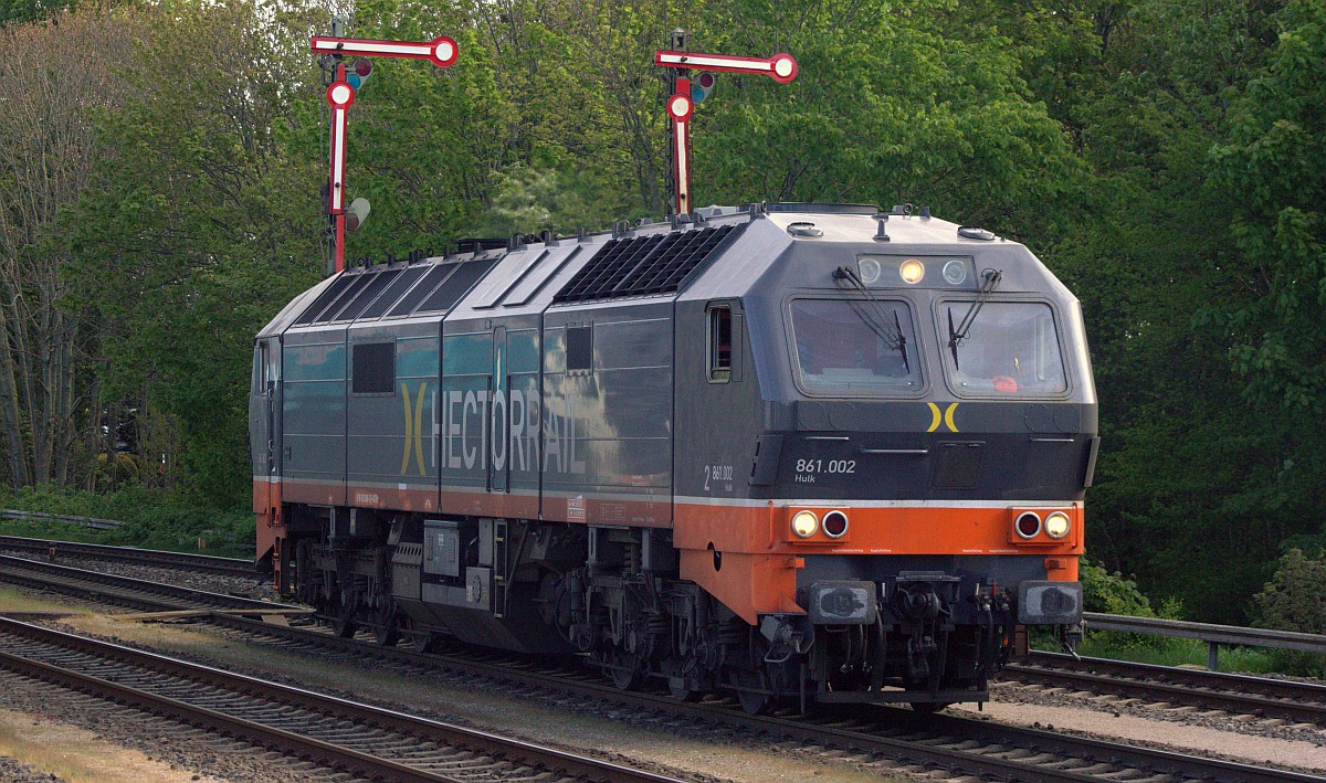 Hectorrails  Hulk  861.002 oder 1251 008-9, REV/VL/03.05.13, Verl/MRS/03.05.21 auf Rangierfahrt im Bhf Niebll. 17.05.2020