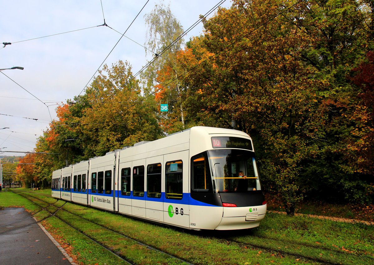 Herbstliches Zürich: Glattalbahn Cobra Nr. 3062, Universität Irchel. 17.Oktober 2020 