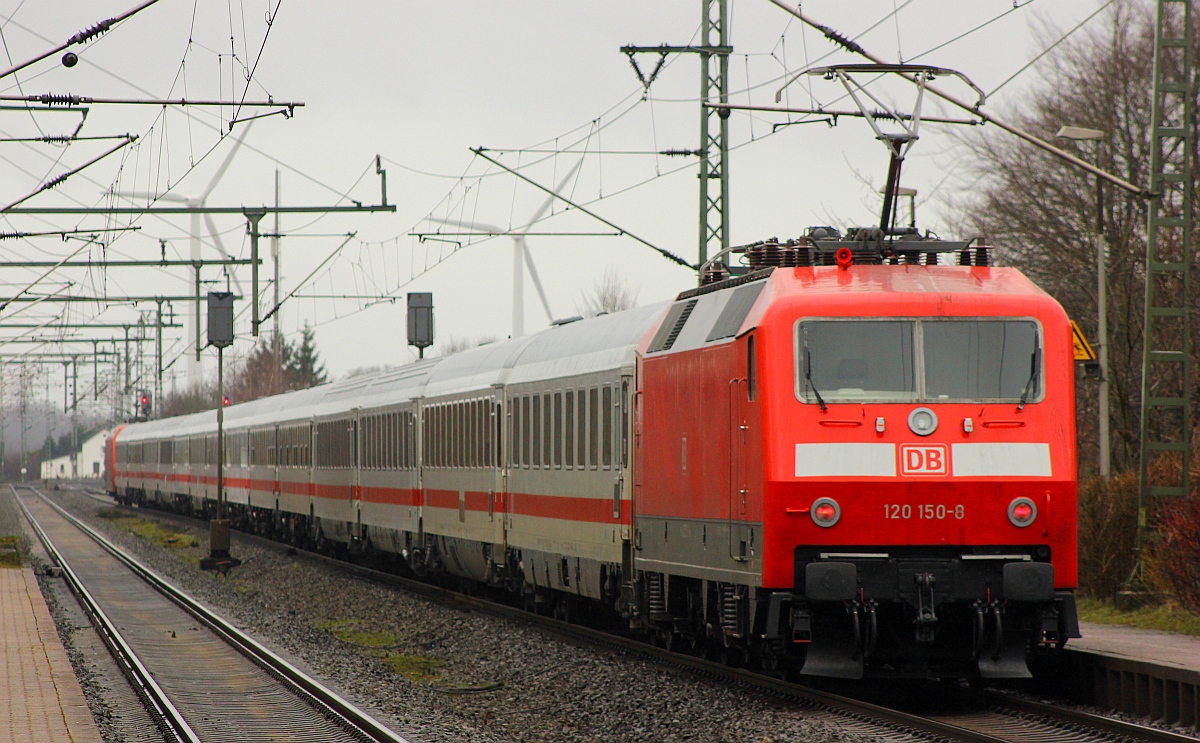 Hinten am LPF 78082 hing die 120 150-8(REV/LD X/06.10.14)die später mit ihrem Zugteil den IC 1981 nach München übernehmen sollte. Jübek 27.02.2015