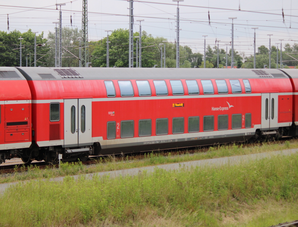 Hocheinstiegs-Dosto am 12.06.2021 im Bw Rostock Hbf