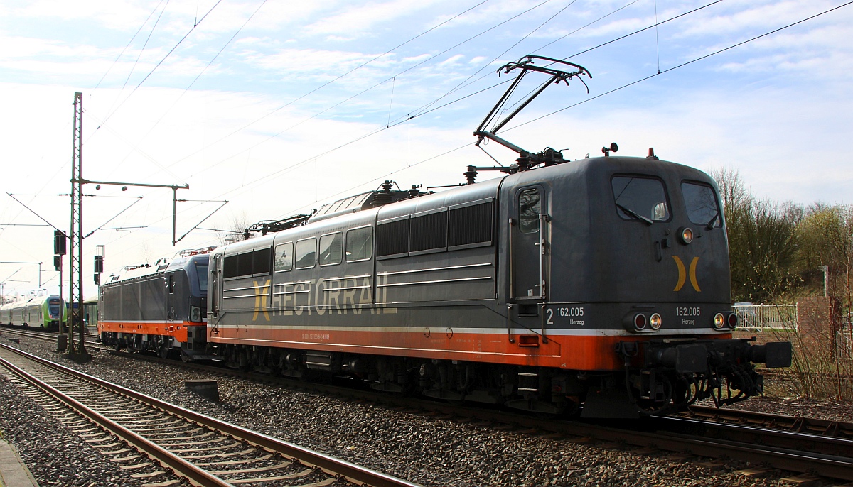 HRDE 162.005  Herzog  auch bekannt unter 151 133-6, REV/NNR9/12.07.17 verlässt hier mit einem neuen Vectron für Schweden Schleswig gen Norden. 04.04.2023