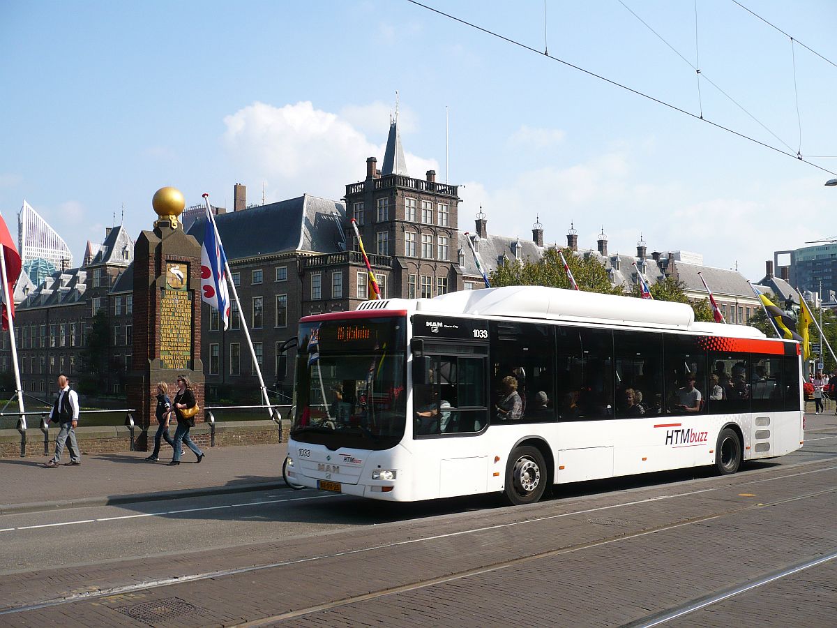 HTM Bus 1033 MAN Lion's City A21 CNG Baujahr 2009. Buitenhof, Den Haag 05-09-2014.

HTM bus 1033 MAN Lion's City A21 CNG bouwjaar 2009. Buitenhof, Den Haag 05-09-2014.