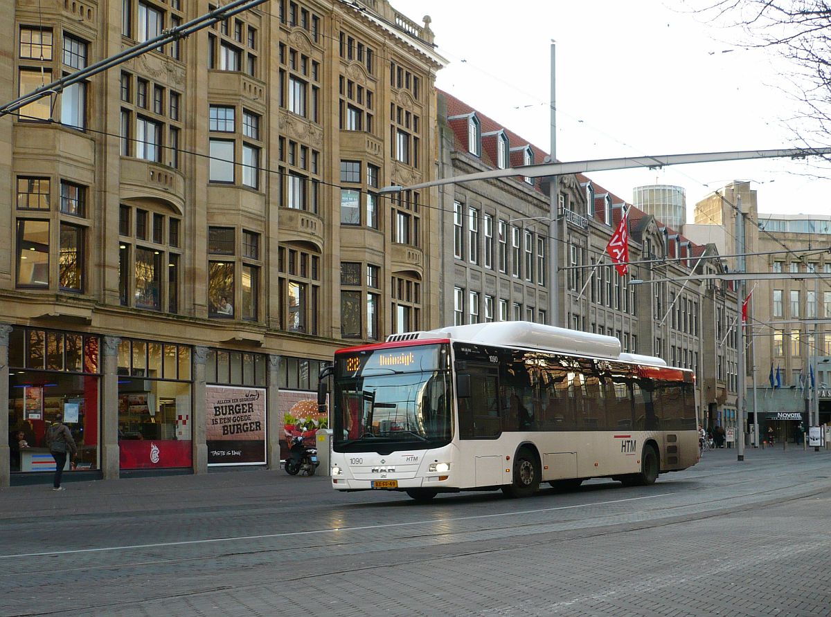 HTM Bus 1090 MAN Lion's City Baujahr 2010. Hofweg, Den Haag 15-01-2012.

HTM bus 1090 MAN Lion's City bouwjaar 2010. Hofweg, Den Haag 15-01-2012.