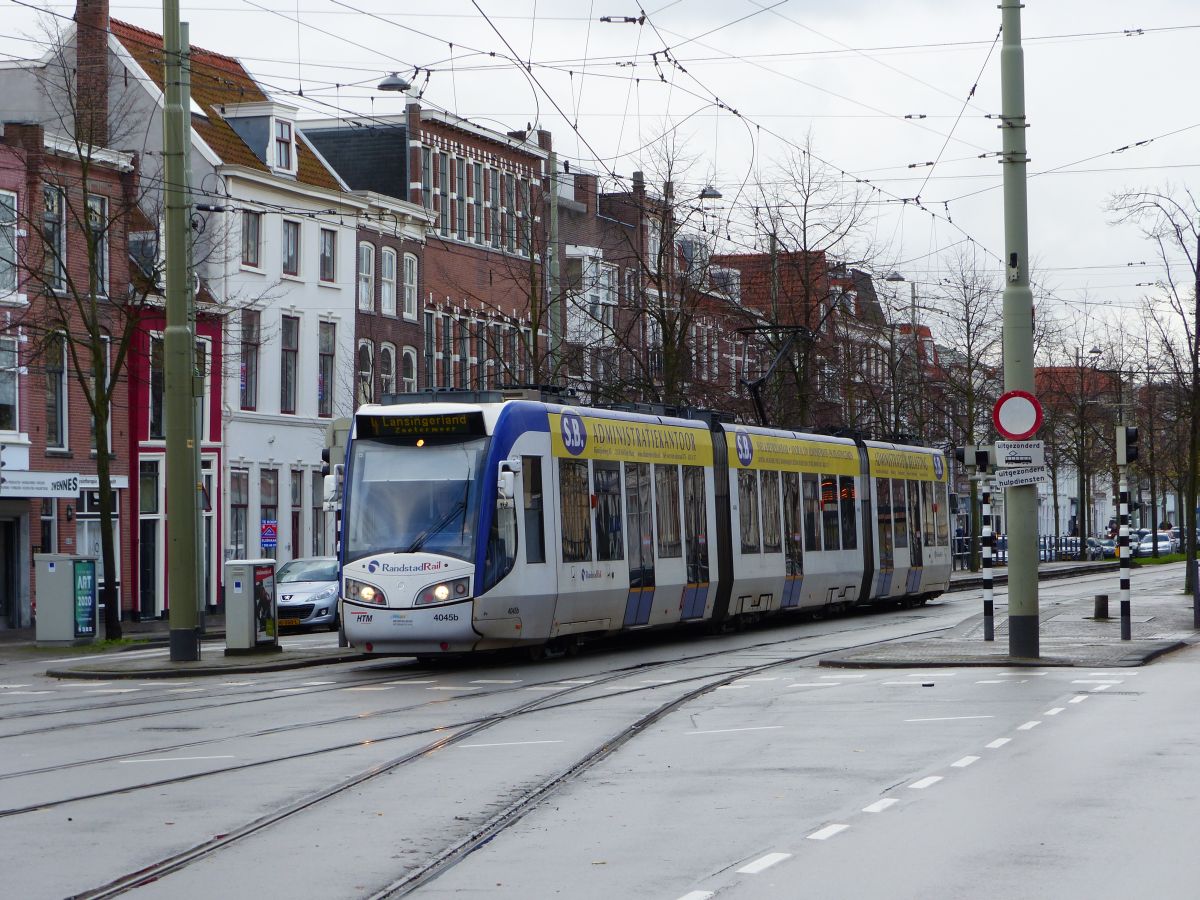 HTM Randstadrail Strassenbahnfahrzeug 4045 Prinsegracht, Den Haag 13-11-2019.

HTM Randstadrail tram 4045 Prinsegracht, Den Haag 13-11-2019.