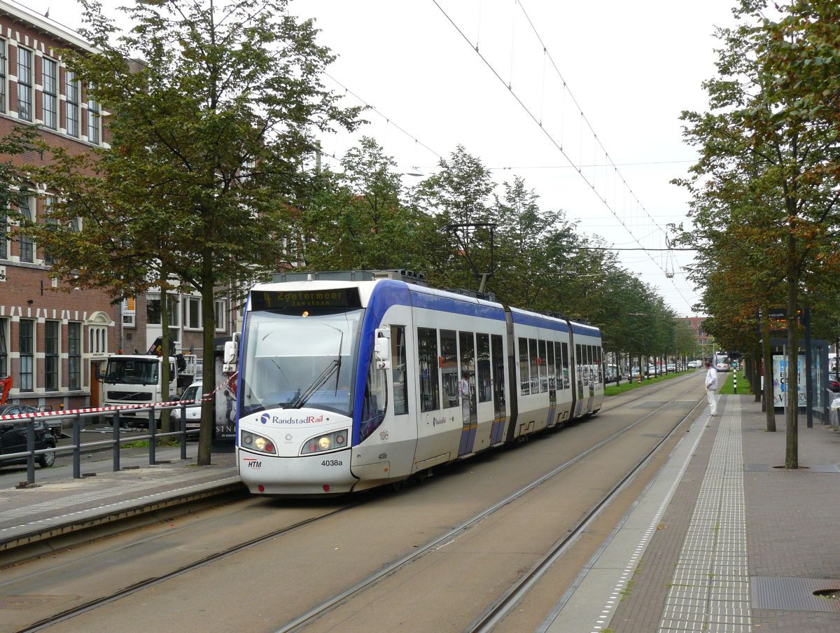 HTM Randstadrail TW 4038 Prinsegracht, Den Haag 21-08-2015.

HTM Randstadrail tram 4038 Prinsegracht, Den Haag 21-08-2015.