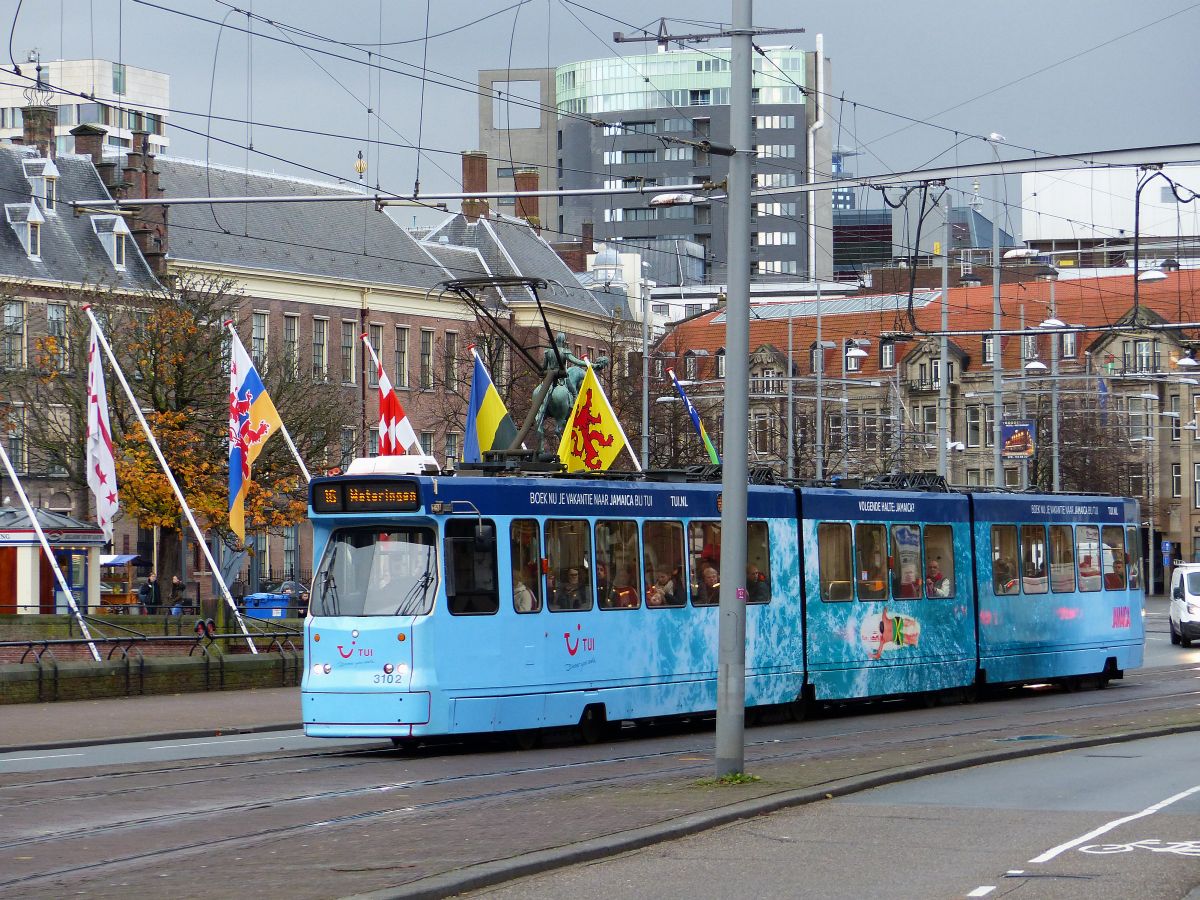 HTM Strassenabhn 3102 met  TUI  Werbung Buitenhof, Den Haag 13-11-2019.

HTM tram 3102 met reclame voor  TUI  Buitenhof, Den Haag 13-11-2019.