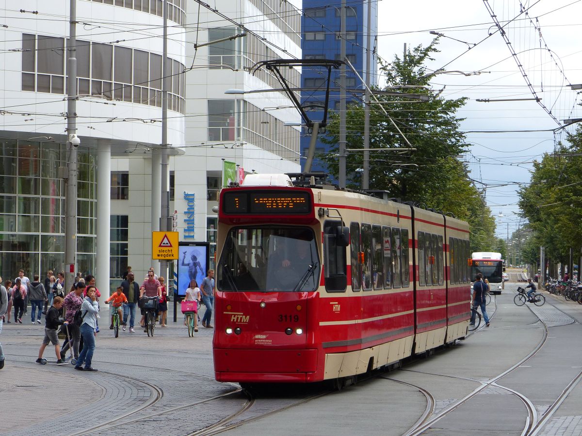 HTM Strassenbahn 3119 Spui, Den Haag 14-07-2019.

HTM tram 3119 Spui, Den Haag 14-07-2019.