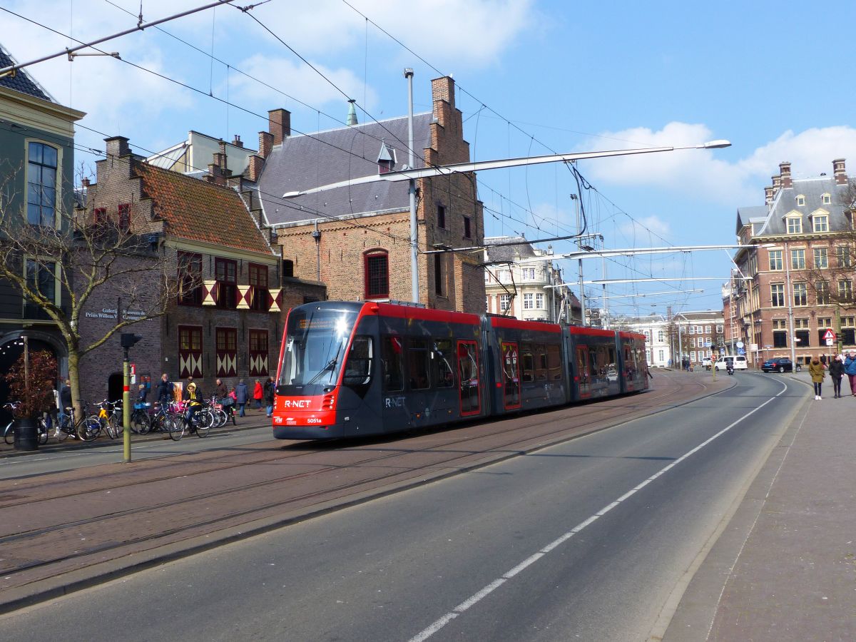 HTM Strassenbahn 5051 Buitenhof, Den Haag 14-04-2019.

HTM tram 5051 Buitenhof, Den Haag 14-04-2019.