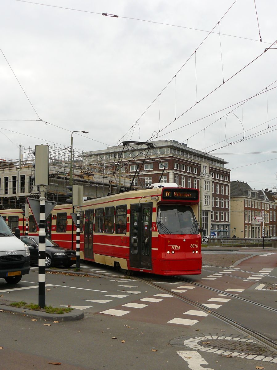 HTM tram 3076 Koningskade, Den Haag 26-10-2014.

HTM tram 3076 kruising Korte Voorhout, Koningskade, Den Haag 26-10-2014.