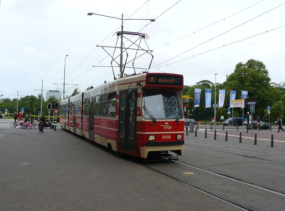 HTM TW 3006 Rijnstraat, Den Haag 12-07-2015.

HTM tram 3006 Rijnstraat, Den Haag 12-07-2015.