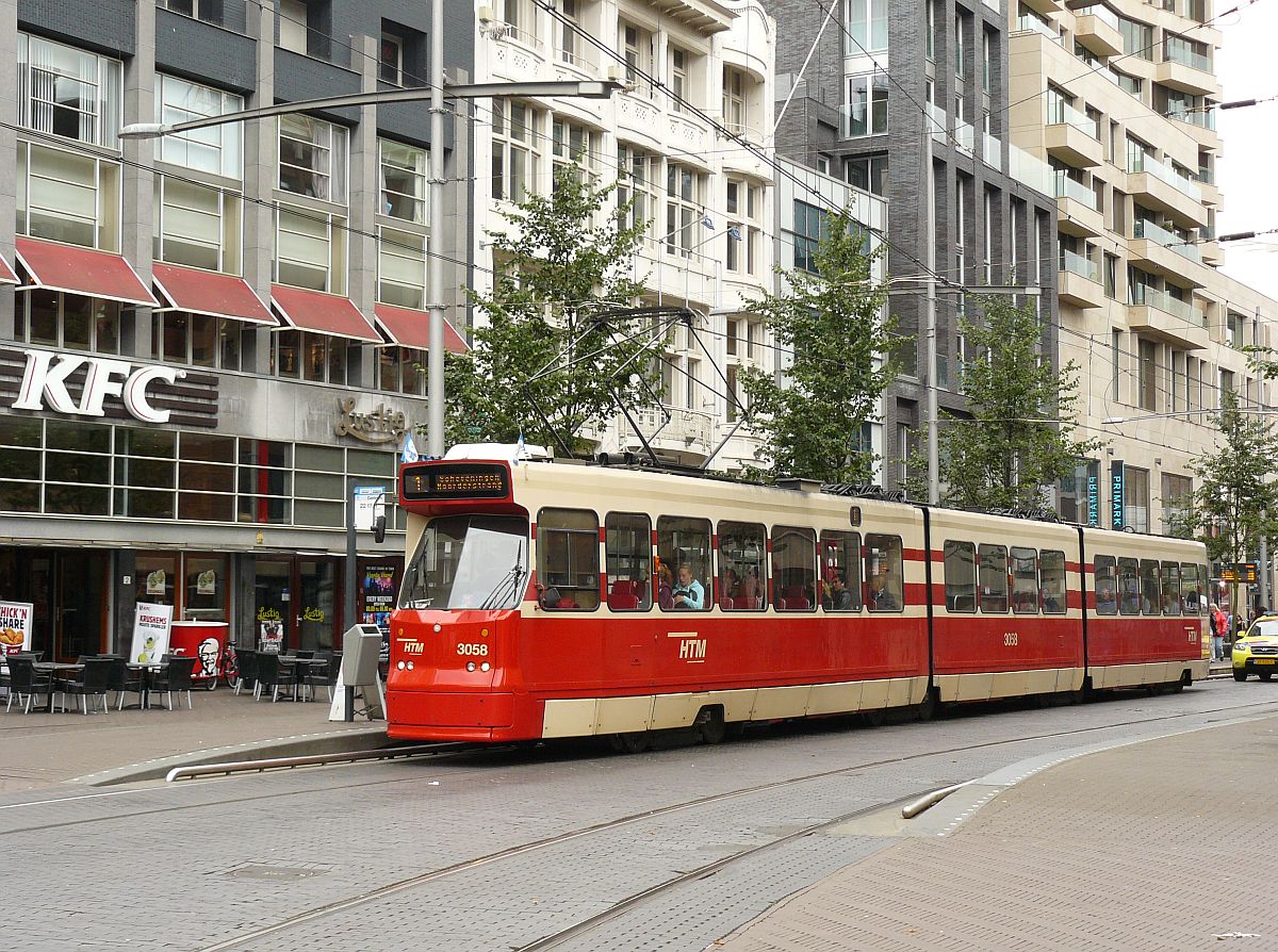 HTM TW 3058 Spui, Den Haag 12-07-2015.

HTM tram 3058 Spui, Den Haag 12-07-2015.