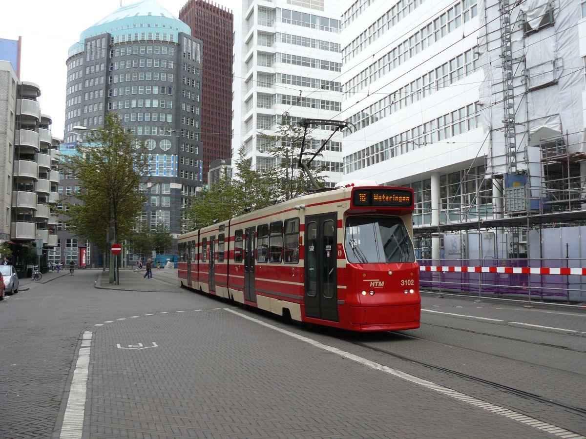 HTM TW 3102 Kalvermarkt, Den Haag 16-08-2015.

HTM tram 3102 Kalvermarkt, Den Haag 16-08-2015.