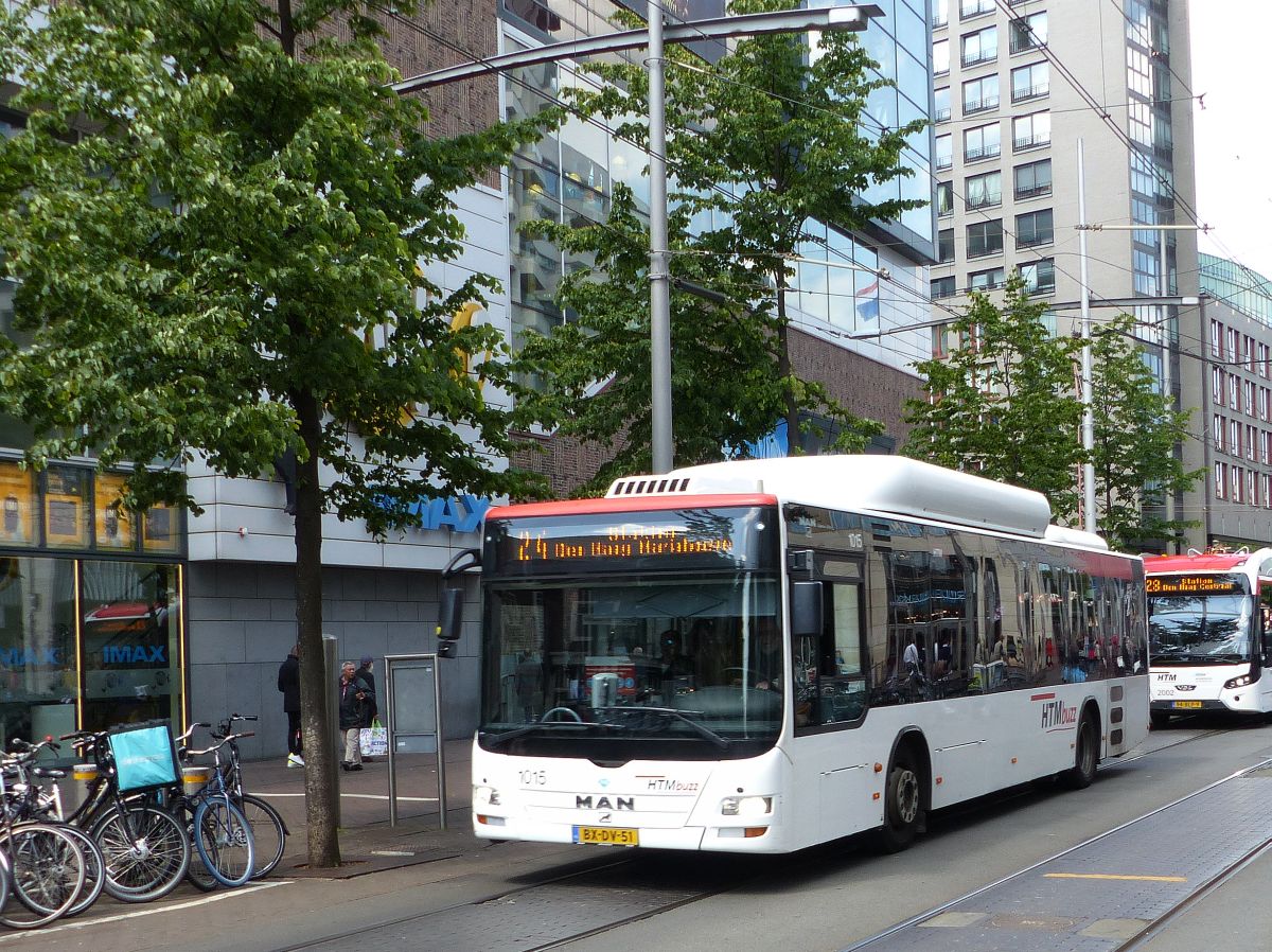 HTMbuzz Bus 1015 Lion's City A21 CNG Baujahr 2009. Spui, Den Haag 29-05-2019.

HTMbuzz bus 1015 Lion's City A21 CNG bouwjaar 2009. Spui, Den Haag 29-05-2019.