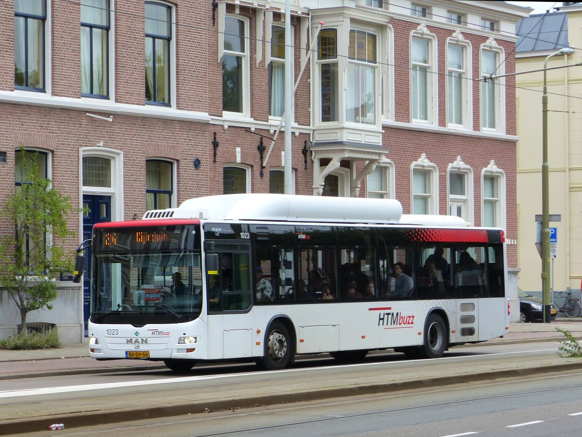 HTMbuzz Bus 1023 Lion's City A21 CNG Baujahr 2009. Javastraat, Den Haag 16-07-2017.

HTMbuzz bus 1023 Lion's City A21 CNG bouwjaar 2009. Javastraat, Den Haag 16-07-2017.