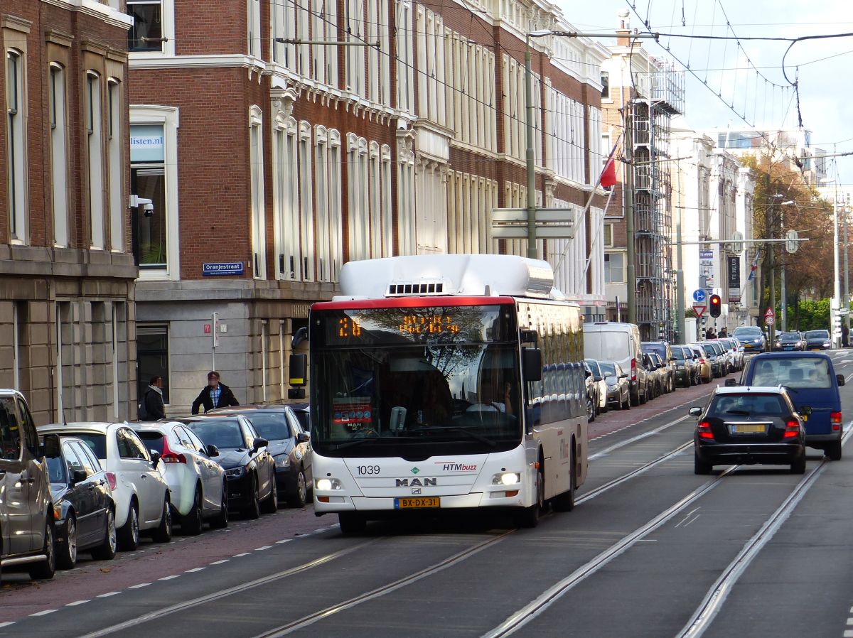 HTMbuzz Bus 1039 MAN A21 Lion's City NL243 CNG Baujahr 2009. Parkstraat, Den Haag 13-11-2019. 
HTMbuzz bus 1039 MAN A21 Lion's City NL243 CNG bouwjaar 2009. Parkstraat, Den Haag 13-11-2019.