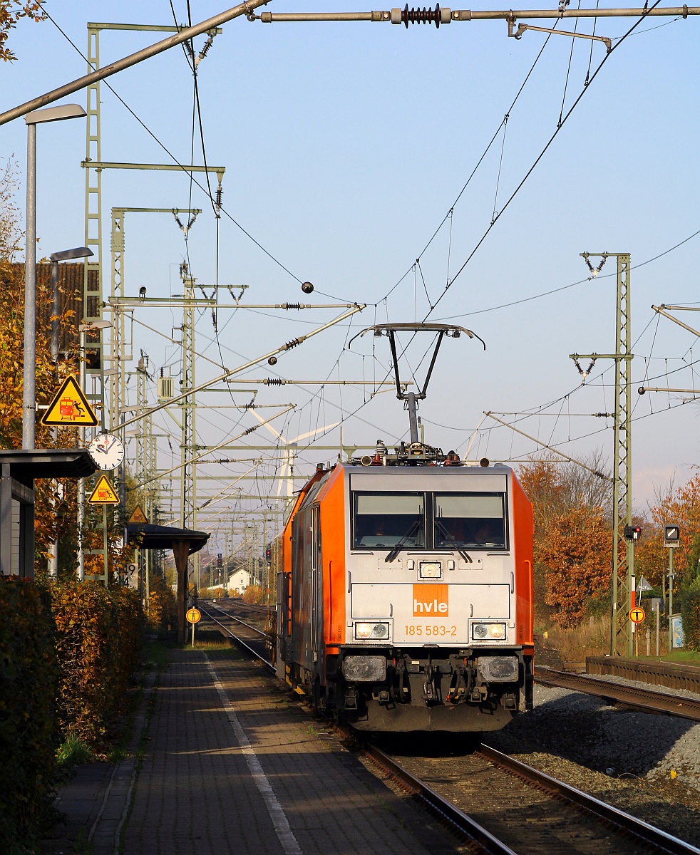 HVLE 185 583-2 mit Northrail MaK G322 i.E bei TXL in Padborg/DK 322 220 130 (ex DSB MK 611) hier bei der Durchfahrt in Jbek festgehalten. 02.11.2021 (10300)