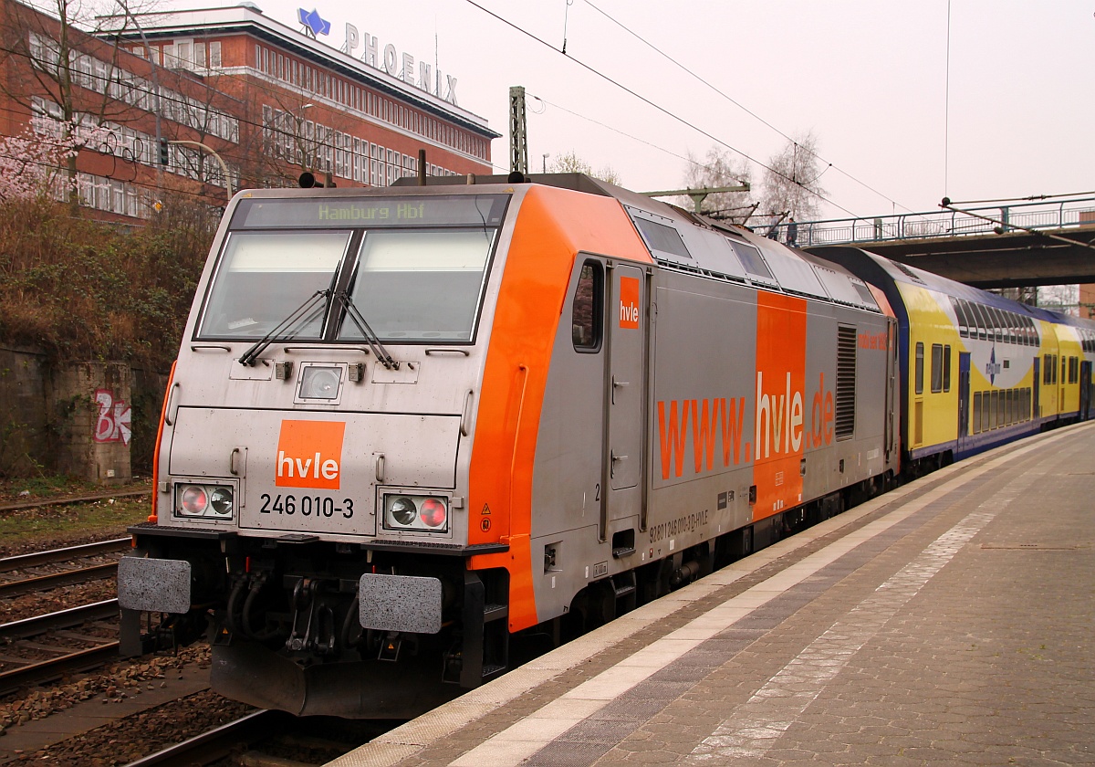 HVLE/Metronom 246 010-3(Rev 19.11.07 Verl.04.11.14)mit der ME aus Cuxhaven beim Wechsel in HH-Harburg. 31.03.2014