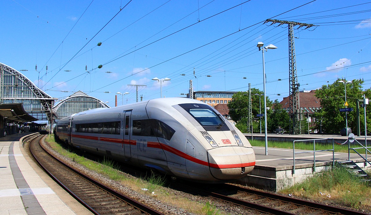 ICE 4 Tz 9477 festgehalten beim Halt im Bremer Hbf. 11.06.2022