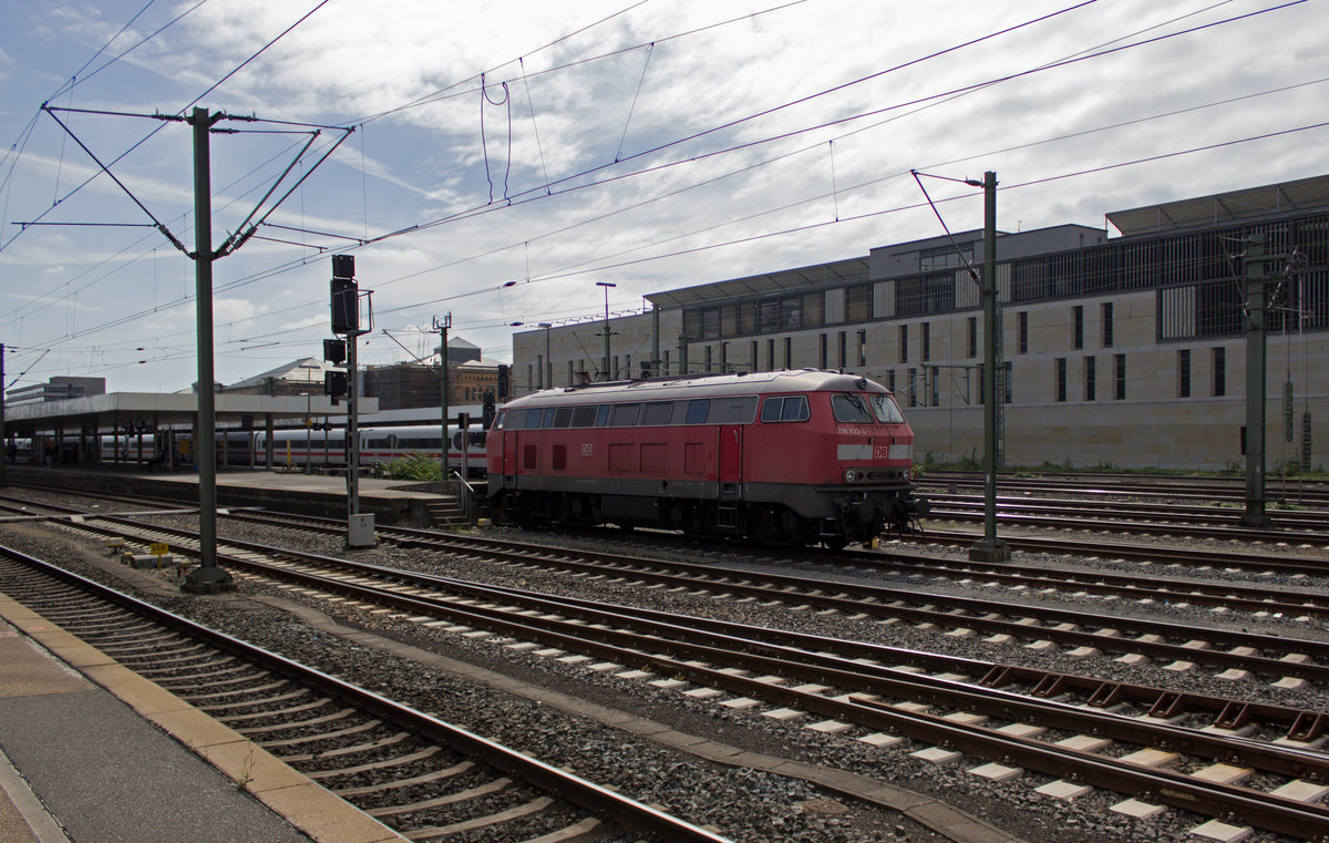 ICE-Schlepplok 218 832 stand am 05.09.17 im Hannoveraner Hauptbahnhof.