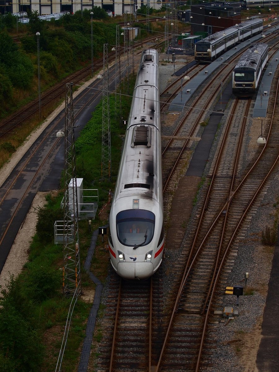 ICE TD 605 006 hier auf dem Weg zur Tankstelle im Abstellbereich. Aarhus 16.08.2010