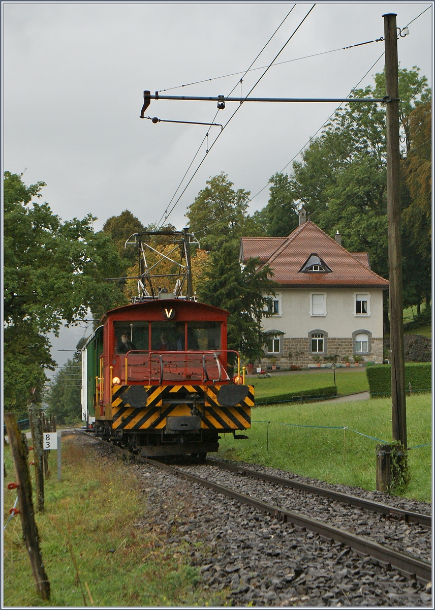  Il y a 50 ans... Le Blonay-Chamby  (50 Jahre Blonay Chamby Museumsbahn) - dazu gab es eine passende Fahrzeugparade mit Rollmaterial der Region: Vielleicht nicht sehr schön, aber nützlich: der GFM Te 4/4 mit Puffern. 
Bei Chaulin, den 17. Sept. 2016