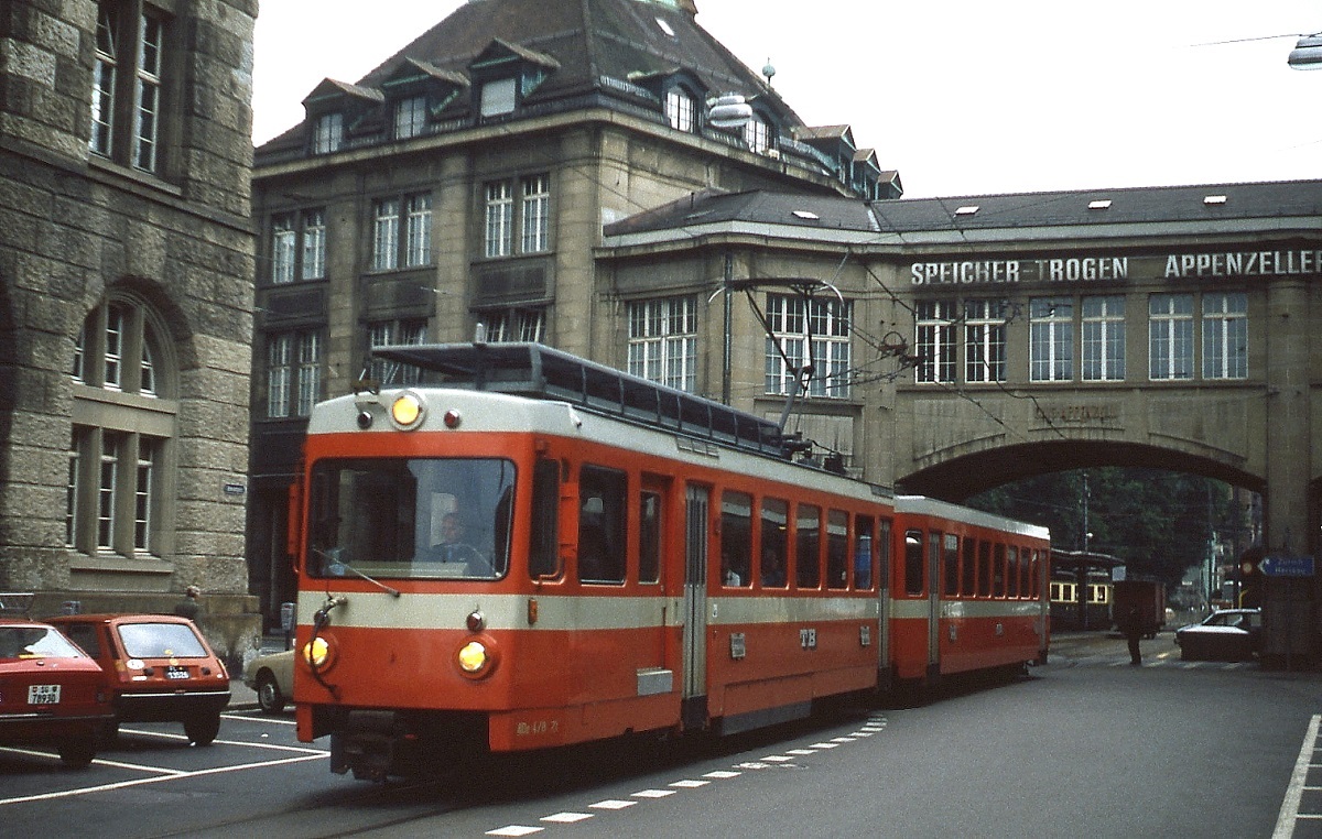 Im Frhjahr 1979 verlsst BDe 4/8 21 der Trogener Bahn den Bahnhof St. Gallen