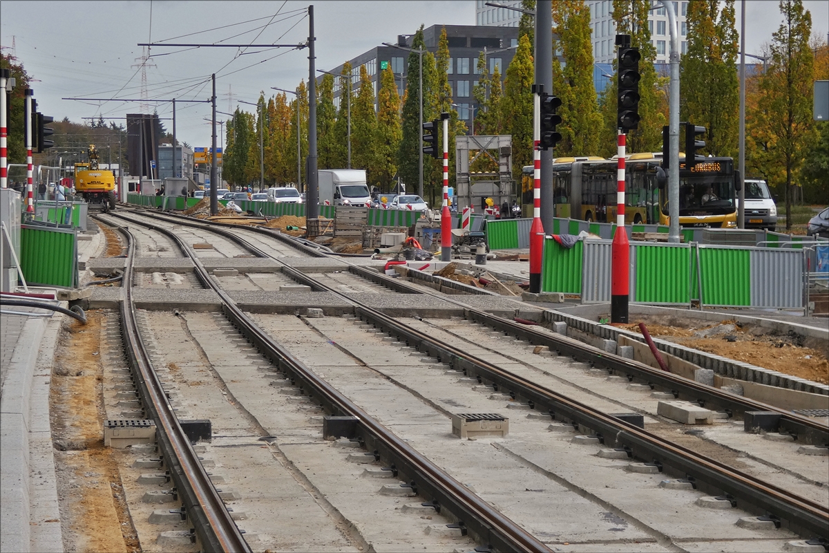 Impressionen der Straenbahnbaustelle auf dem Plateau du Kirchberg. (Hans) 04.10.2017