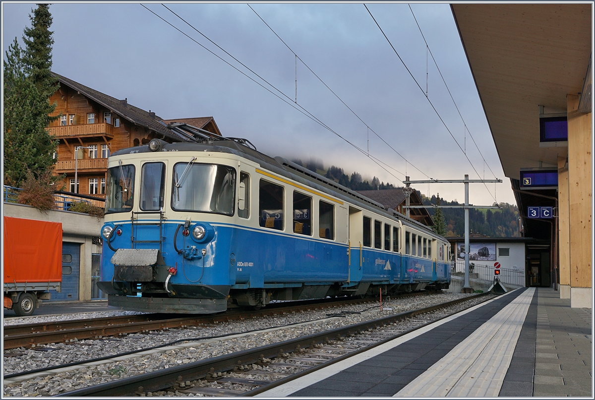 In augenscheinlich recht gutem Zustand steht der MOB ABDe 8/8 4001 SUISSE in Zweisimmen. 
22. Okt. 2019