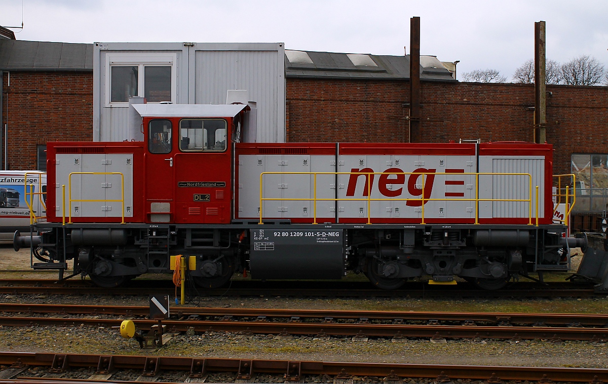 In neuem Design präsentiert sich seit Ende 2014 die DL.2 der neg(9280 1209 101-5, Unt/neg/13.11.2014)Niebüll 15.03.15