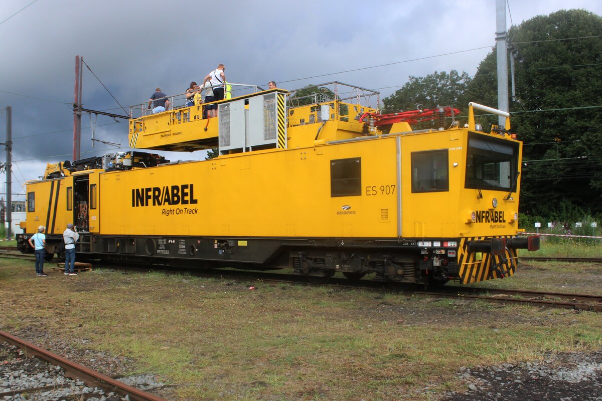 Ins Retrotrain -das in Saint-Ghislain ansassige Museum der PFT-TSP- k�nnte u.A. am offener Tur Tag 17 Augustus 2024 Infrabel ES907 fotografiert werden.