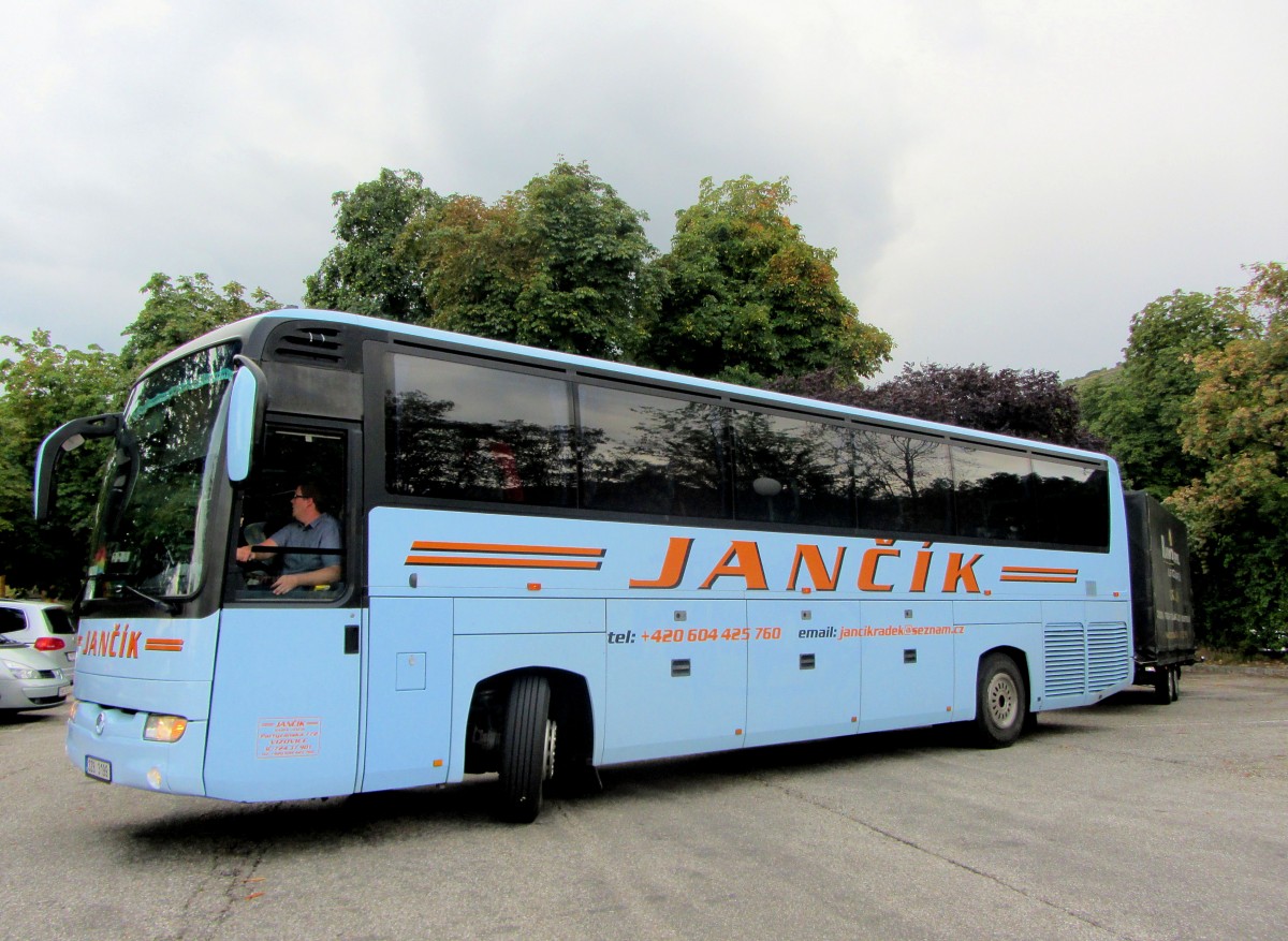 IRISBUS aus der CZ mit Anh�nger im September 2013 in Krems.