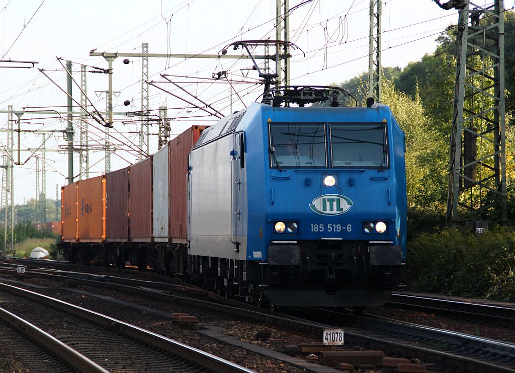 ITL 185 519-6 verlässt mit einem Containerzug den alten Gbf Harburg. 28.09.12