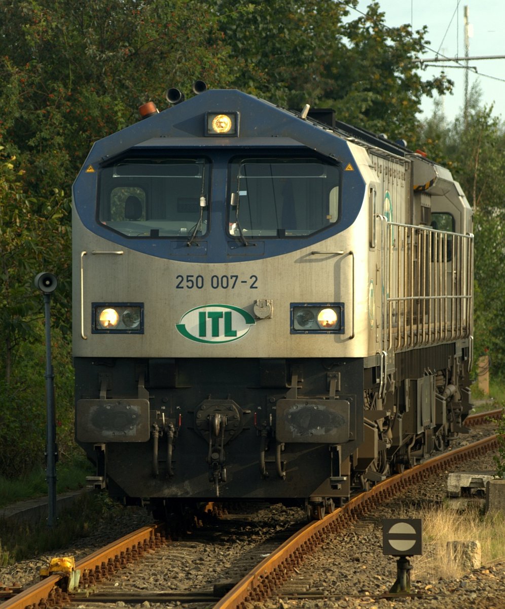 ITL Tiger 250 007-2 wurde vom Tf abgestellt und wenig später von einem neuen Tf wieder übernommen. Neumünster 06.09.2011