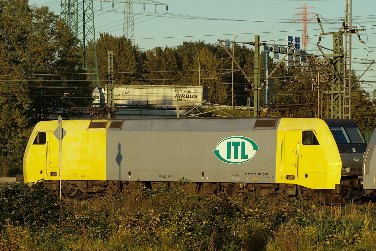 ITL/Dispo ES64F-902/152 902-3/6152 197-0 abgestellt an der blauen Brücke in Hamburg Waltershof/Alte Süderelbe. 30.09.2011