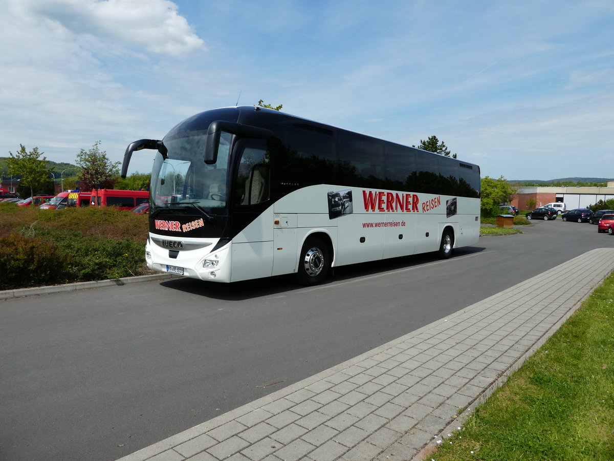 Iveco von  wernerreisen  aus Malsch steht auf dem Messeparkplatz in Fulda anl. RettMobil 2017