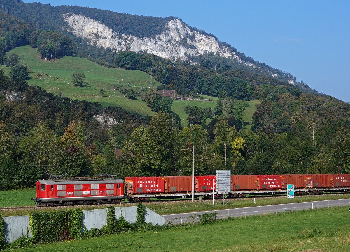 JAHRESRUECKBLICK 2014
von Walter Ruetsch
SEPTEMBER
OeBB: Kehrichtzug mit der Re 4/4 | 10009 auf der Fahrt nach Oensingen am 22. September 2014.