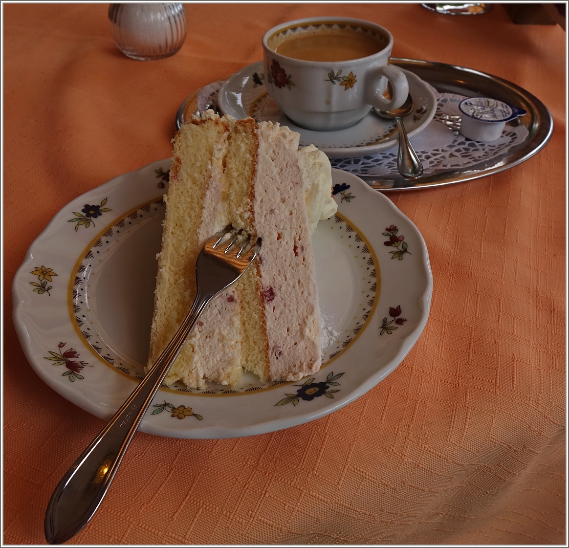 Kaffepause: einmal mit Erdeersahnetorte und...
(15.07.20169