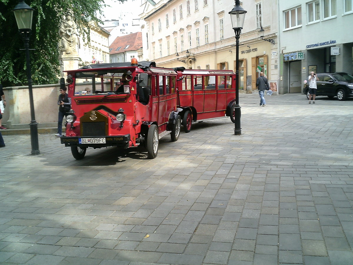 Kleinbus fr Stadtrundfahrt in Bratislava