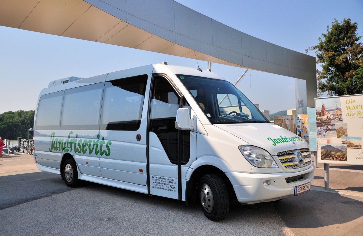 Kleinbus Mercedes Benz Sprinter von Jandrisevits aus sterreich am 17.Juli 2014 in Krems gesehen.