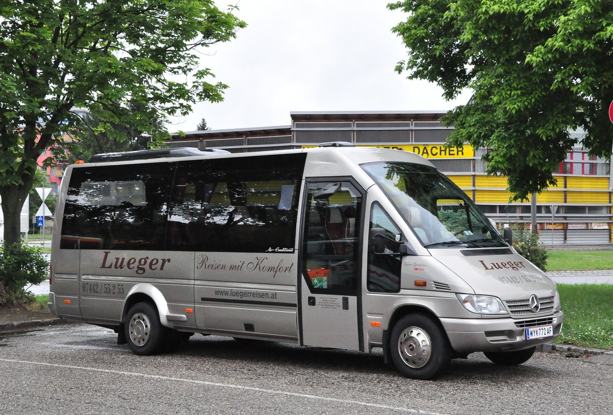 KLeinbus Mercedes Sprinter von Lueger Reisen aus sterreich im Mai 2015 in Krems gesehen.