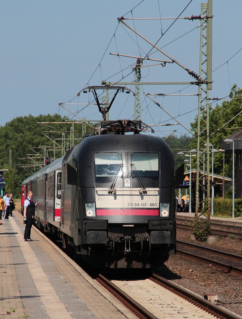 Kleine Überraschung am gestrigen Tage...182 561-1 hatte die Ehre den IC 1981 von Flensburg nach München zu ziehen. Schleswig 27.07.2012