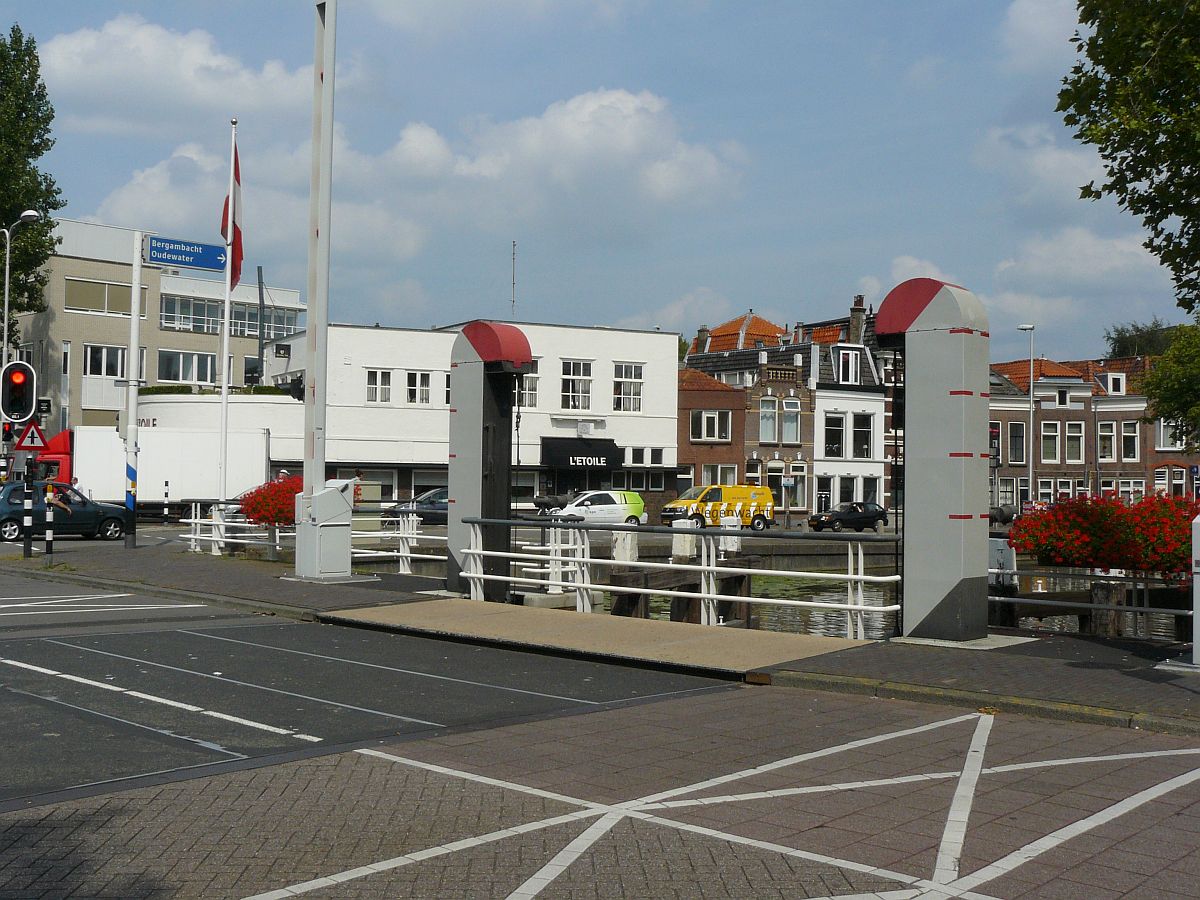 Kleiwegbrug in Gouda 31-07-2014.