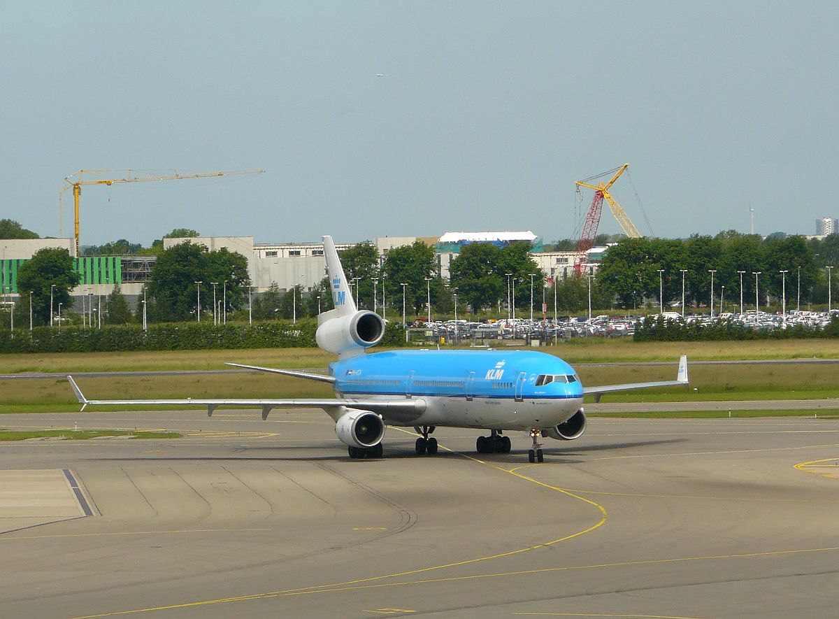KLM MD-11  PH-KCH  Anna Pavlova  Baujahr 1995. Flughafen Schiphol, Amsterdam, Niederlande 10-06-2012.

KLM MD-11 geregistreerd als PH-KCH en genaamd  Anna Pavlova . Bouwjaar 1995. Luchthaven Schiphol 10-06-2012.
